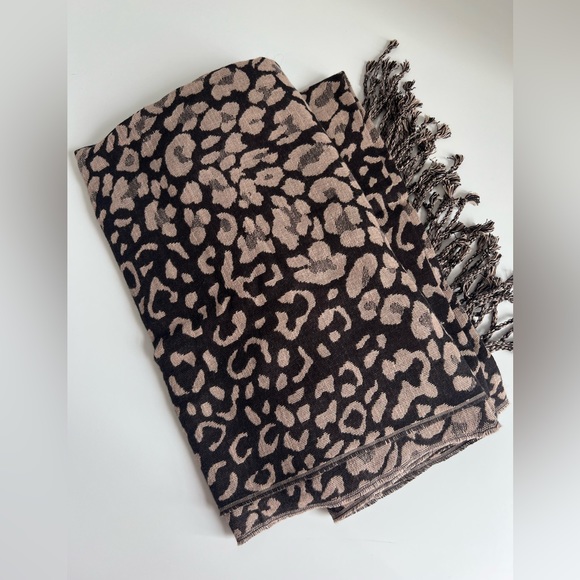 Silence + noise scarf - Picture 3 of 6